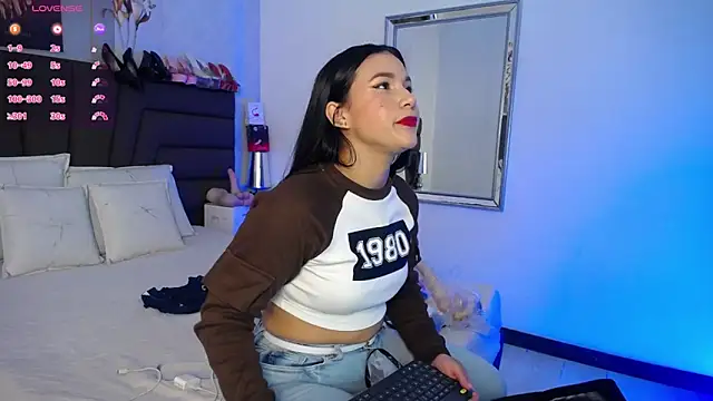 Sofi Perez  online show from 03/21/26, 11:14