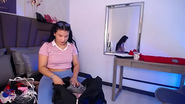 Sofi Perez  online show from 04/15/26, 11:05