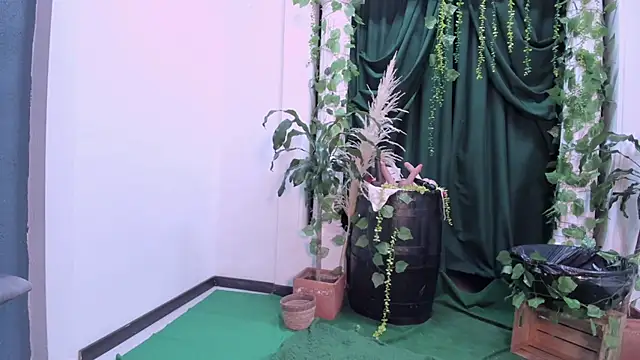 Sofi Perez  online show from 03/05/26, 11:18