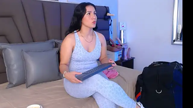 Snapshot of Sofi_Perez_ chatting on 05/13/26, 11:17 Sofi Perez online show from 05/13/26, 11:17