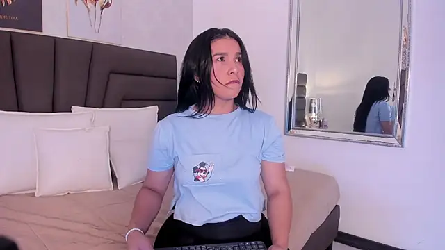 Snapshot of Sofi_Perez_ chatting on 03/10/25, 11:23 Sofi Perez online show from 03/10/25, 11:23