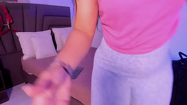 Sofi Perez  online show from 02/25/26, 11:10