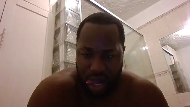 Snapshot of Bighood_T chatting on 04/30/26, 03:35 Bighood T online show from 04/30/26, 03:35