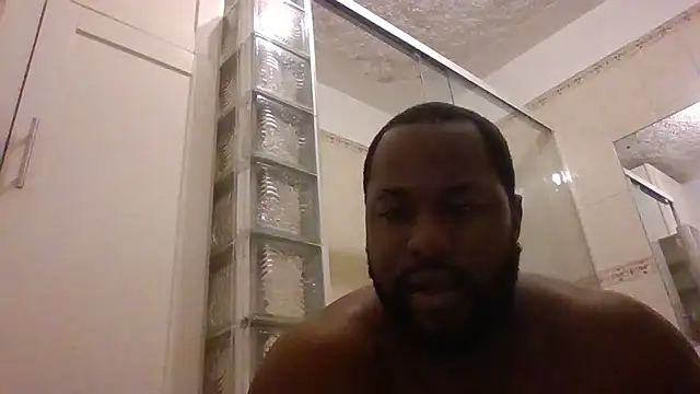 Snapshot of Bighood_T chatting on 05/15/26, 03:15 Bighood T online show from 05/15/26, 03:15
