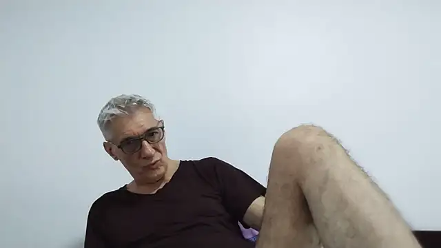 Snapshot of BIGUNCUTHARDCOCK chatting on 06/06/26, 12:16 BIGUNCUTHARDCOCK online show from 06/06/26, 12:16