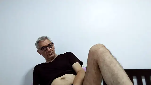 Snapshot of BIGUNCUTHARDCOCK chatting on 05/07/26, 12:26 BIGUNCUTHARDCOCK online show from 05/07/26, 12:26