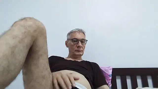 Snapshot of BIGUNCUTHARDCOCK chatting on 05/31/26, 01:33 BIGUNCUTHARDCOCK online show from 05/31/26, 01:33