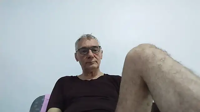 Snapshot of BIGUNCUTHARDCOCK chatting on 06/01/26, 12:00 BIGUNCUTHARDCOCK online show from 06/01/26, 12:00