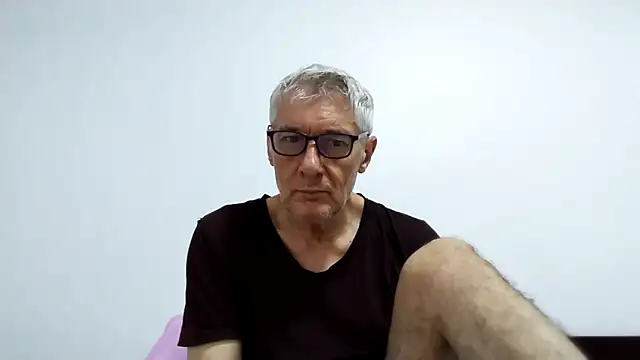 Snapshot of BIGUNCUTHARDCOCK chatting on 05/09/26, 12:14 BIGUNCUTHARDCOCK online show from 05/09/26, 12:14
