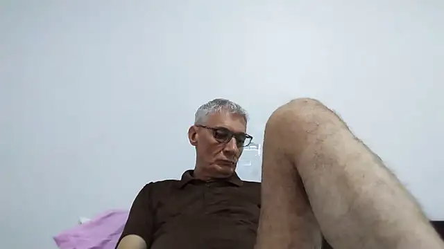 Snapshot of BIGUNCUTHARDCOCK chatting on 06/30/26, 12:32 BIGUNCUTHARDCOCK online show from 06/30/26, 12:32