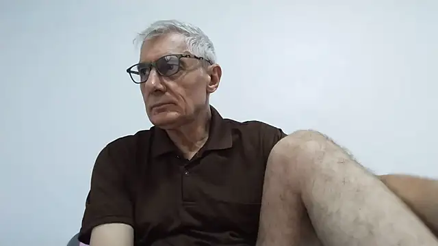 Snapshot of BIGUNCUTHARDCOCK chatting on 06/05/26, 12:15 BIGUNCUTHARDCOCK online show from 06/05/26, 12:15