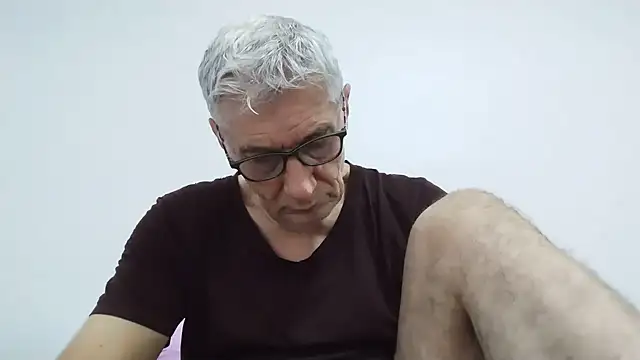 Snapshot of BIGUNCUTHARDCOCK chatting on 06/10/26, 01:29 BIGUNCUTHARDCOCK online show from 06/10/26, 01:29