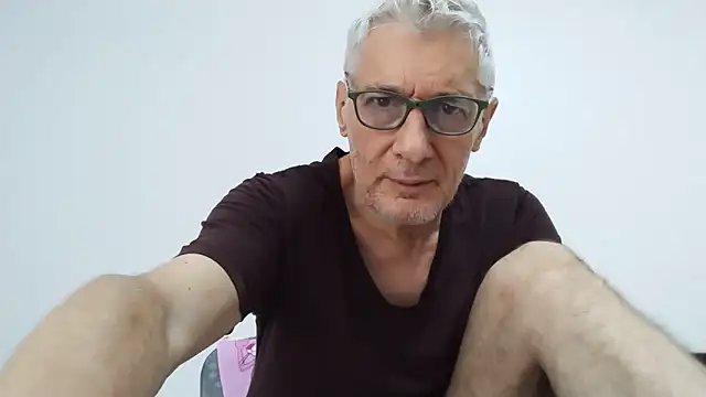 Snapshot of BIGUNCUTHARDCOCK chatting on 05/27/26, 01:57 BIGUNCUTHARDCOCK online show from 05/27/26, 01:57