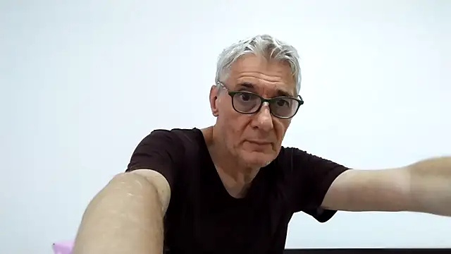 Snapshot of BIGUNCUTHARDCOCK chatting on 05/15/26, 01:03 BIGUNCUTHARDCOCK online show from 05/15/26, 01:03