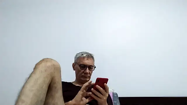 Snapshot of BIGUNCUTHARDCOCK chatting on 05/01/26, 12:04 BIGUNCUTHARDCOCK online show from 05/01/26, 12:04