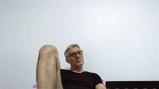 Snapshot of BIGUNCUTHARDCOCK chatting on 05/15/26, 11:14 BIGUNCUTHARDCOCK online show from 05/15/26, 11:14