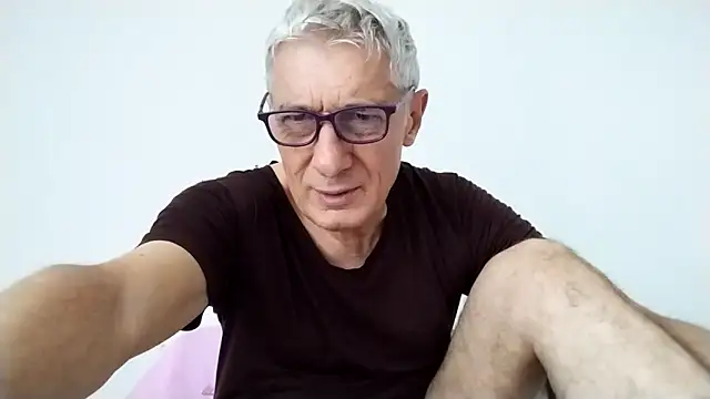 Snapshot of BIGUNCUTHARDCOCK chatting on 05/02/26, 01:22 BIGUNCUTHARDCOCK online show from 05/02/26, 01:22