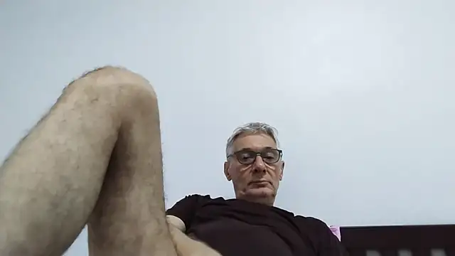 Snapshot of BIGUNCUTHARDCOCK chatting on 06/11/26, 12:32 BIGUNCUTHARDCOCK online show from 06/11/26, 12:32