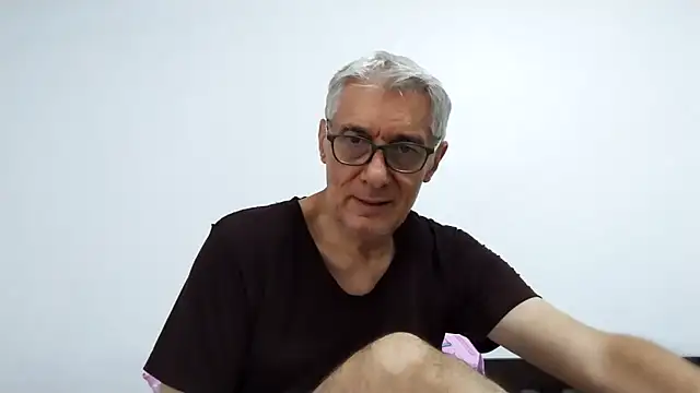 Snapshot of BIGUNCUTHARDCOCK chatting on 05/15/26, 10:52 BIGUNCUTHARDCOCK online show from 05/15/26, 10:52