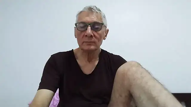 Snapshot of BIGUNCUTHARDCOCK chatting on 05/19/26, 12:15 BIGUNCUTHARDCOCK online show from 05/19/26, 12:15