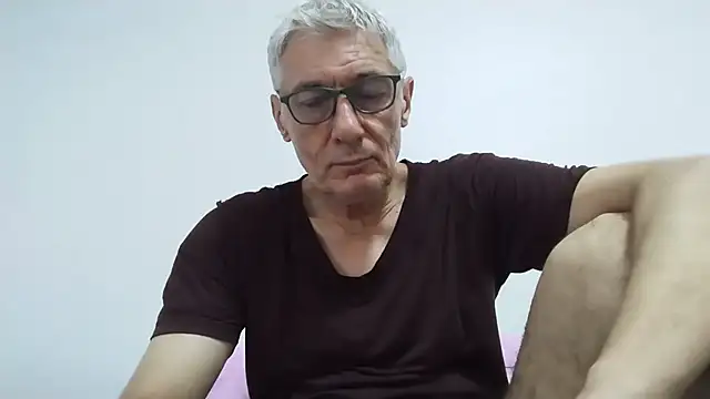 Snapshot of BIGUNCUTHARDCOCK chatting on 06/09/26, 12:11 BIGUNCUTHARDCOCK online show from 06/09/26, 12:11