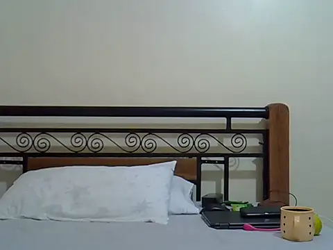 Giannah01 online show from 11/08/25, 04:16