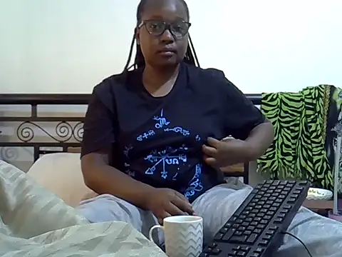 Giannah01 online show from 10/22/25, 12:26