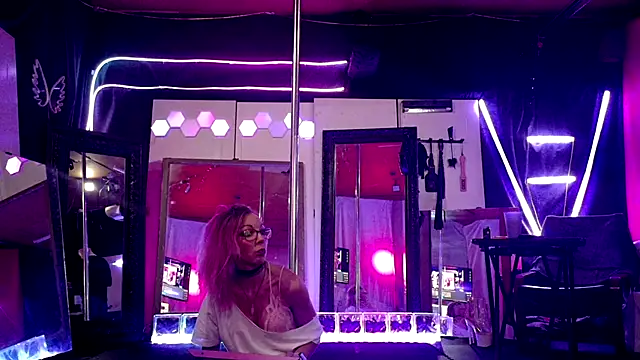 Snapshot of MadisonMarie chatting on 10/19/25, 07:11 MadisonMarie online show from 10/19/25, 07:11