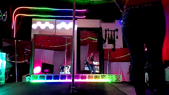 Snapshot of MadisonMarie chatting on 03/23/25, 04:05 MadisonMarie online show from 03/23/25, 04:05