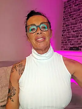 Misses-Cougar online show from 11/10/25, 03:06