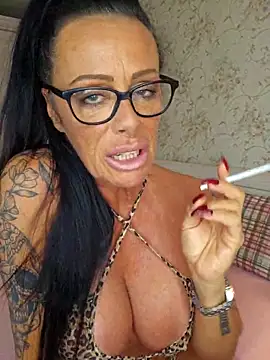 Misses-Cougar online show from 04/23/26, 08:10