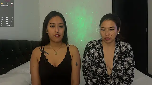 Snapshot of 2SummerLove1 chatting on 03/19/25, 03:40 2SummerLove1 online show from 03/19/25, 03:40