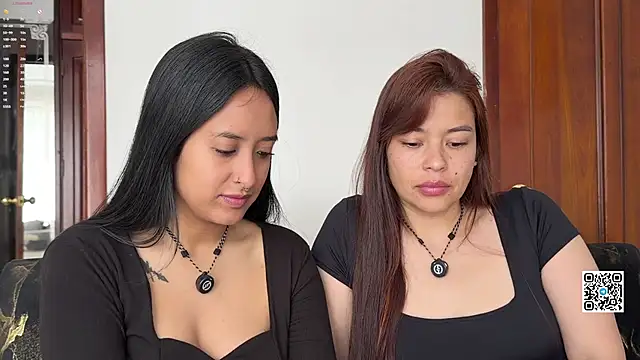 2SummerLove1 online show from 05/19/26, 02:57