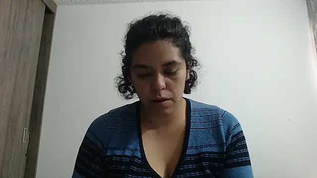 Snapshot of Anne_purple chatting on 09/23/25, 04:14 Anne purple online show from 09/23/25, 04:14