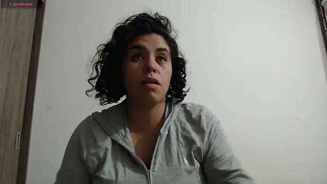 Snapshot of Anne_purple chatting on 10/03/25, 04:52 Anne purple online show from 10/03/25, 04:52
