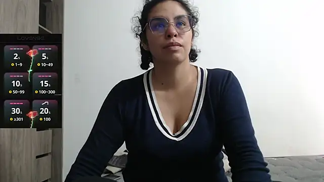 Snapshot of Anne_purple chatting on 09/17/25, 06:10 Anne purple online show from 09/17/25, 06:10