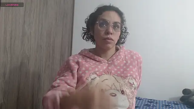 Snapshot of Anne_purple chatting on 01/29/25, 06:28 Anne purple online show from 01/29/25, 06:28