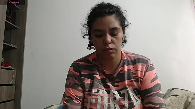 Snapshot of Anne_purple chatting on 09/18/25, 03:26 Anne purple online show from 09/18/25, 03:26