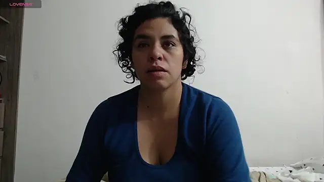 Snapshot of Anne_purple chatting on 10/06/25, 03:57 Anne purple online show from 10/06/25, 03:57