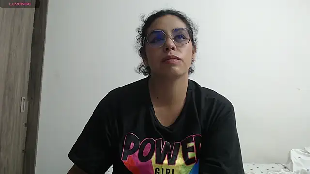 Snapshot of Anne_purple chatting on 10/01/25, 04:22 Anne purple online show from 10/01/25, 04:22