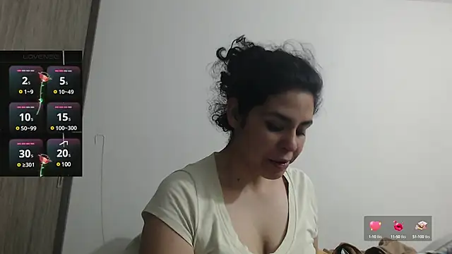 Snapshot of Anne_purple chatting on 03/03/25, 03:43 Anne purple online show from 03/03/25, 03:43