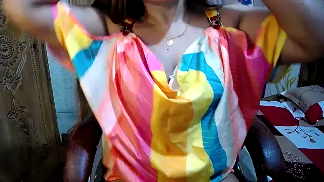 Snapshot of SohanaSabaSexy chatting on 01/15/25, 07:34 SohanaSabaSexy online show from 01/15/25, 07:34