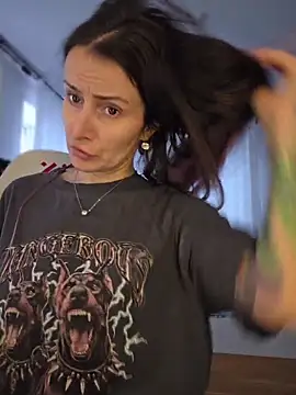 Snapshot of _AHHA_ chatting on 04/12/26, 09:12 AHHA online show from 04/12/26, 09:12