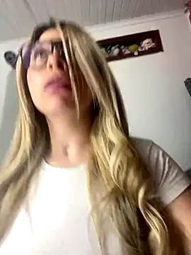 Snapshot of CristalGmez chatting on 12/04/24, 11:41 CristalGmez online show from 12/04/24, 11:41