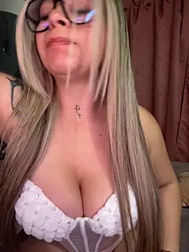 Snapshot of CristalGmez chatting on 09/19/25, 02:15 CristalGmez online show from 09/19/25, 02:15