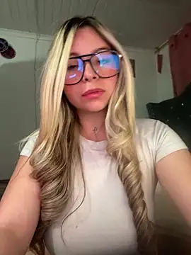 CristalGmez online show from 12/18/25, 03:55