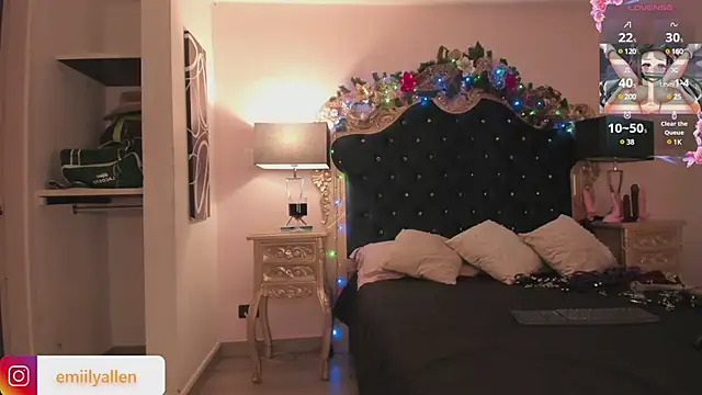 Snapshot of EmilyAllen_ chatting on 12/20/24, 05:36 EmilyAllen online show from 12/20/24, 05:36