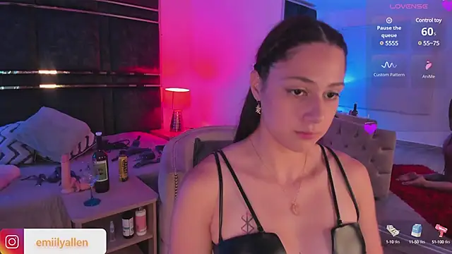 Snapshot of EmilyAllen_ chatting on 01/25/25, 06:01 EmilyAllen online show from 01/25/25, 06:01