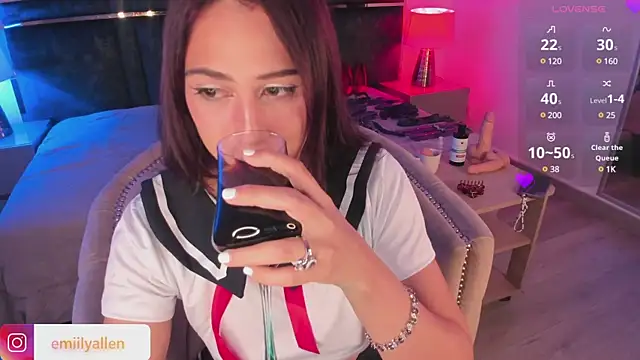 Snapshot of EmilyAllen_ chatting on 01/22/25, 06:10 EmilyAllen online show from 01/22/25, 06:10