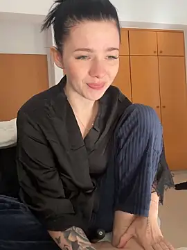 Snapshot of RoxiBlack chatting on 02/22/26, 07:33 RoxiBlack online show from 02/22/26, 07:33